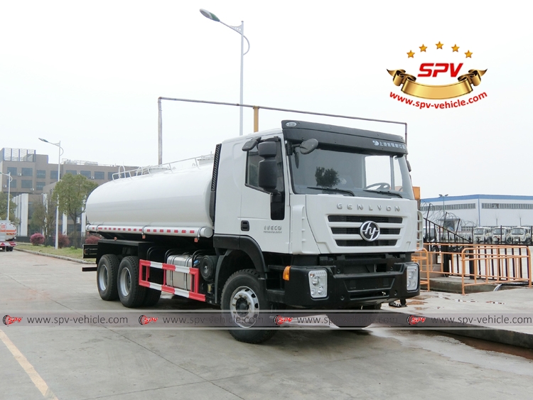 Right Left View: Water Bowser 20,000 liters IVECO White Right Left View: Water Bowser 20,000 liters IVECO White